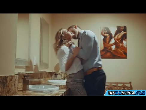 ❤️ როცა მკერდი ქერა აცდუნებს საჯარო საპირფარეშოში ️❌ მშვენიერი პორნო ჩვენთან ❌❤